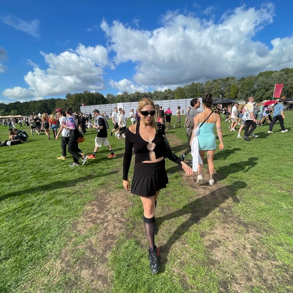 Meet your Posher, Cindy - Picture 1 of 1